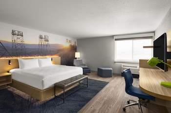 Suite, 1 King Bed, Non Smoking, Jetted Tub (No Pets in room type)