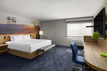 Standard Room, 1 King Bed, Accessible, Refrigerator & Microwave
