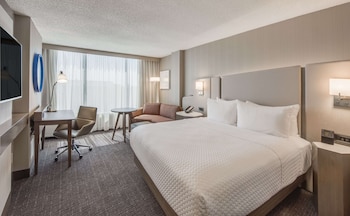 Room, 1 King Bed, Accessible (Hearing Bathtub)