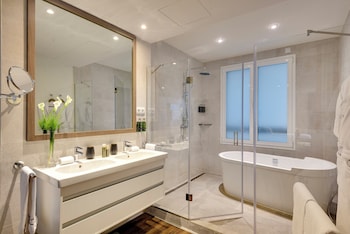 Premium Room, Bathtub (Grand, The Level, (2+2))