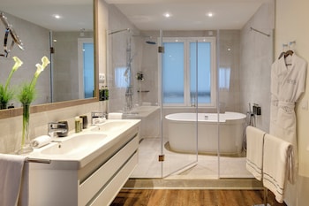 Premium Room, Bathtub (Grand, The Level, (2+2))