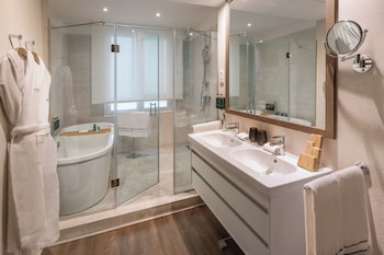 Premium Room, Bathtub (Grand, The Level, (2+2))