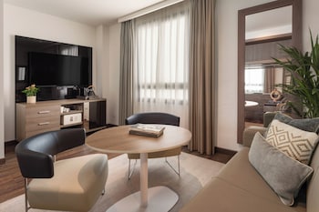 Junior Suite (The Level)