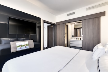 Junior Suite (The Level)