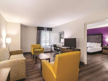 Deluxe Suite, 1 King Bed, Accessible (Mobility/Hearing Impaired Accessible)