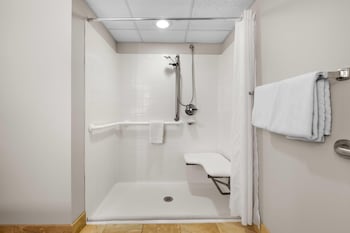 Room, 1 King Bed, Accessible, Non Smoking (PoolSide, Hearing, Roll-in Shower)