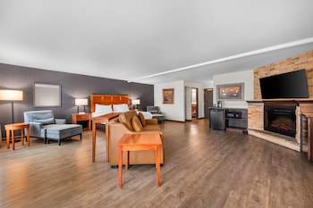 Deluxe Suite, 1 King Bed with Sofa bed, Non Smoking