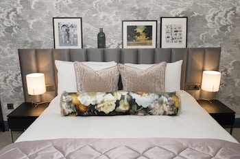 Classic Double Room, Bathtub