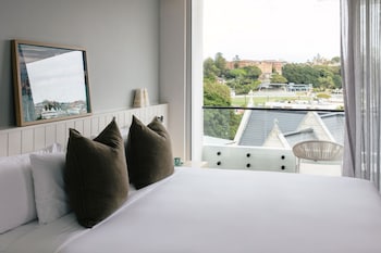 Sunset View King - Elysium Floor