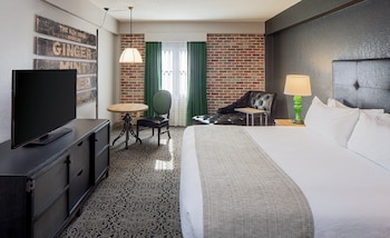 Standard Room, 1 King Bed