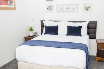 Basic Cottage, 1 Queen Bed (Pet friendly room)