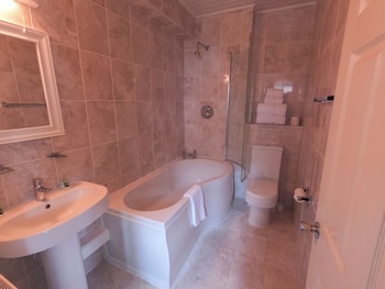 Basic Cottage, 1 Queen Bed (Pet friendly room)