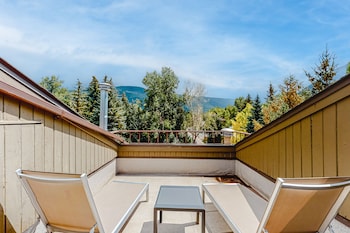 Room (Deluxe, Balcony)