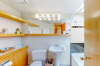 Room (Deluxe, Balcony)