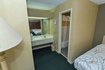 Room, 2 Queen Beds, Smoking