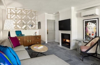 Deluxe King Suite