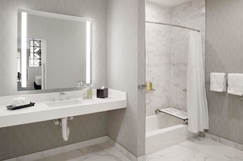 ADA Premier King Suite