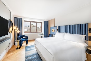 Executive Room, 1 King Bed (Plus, Dome View)