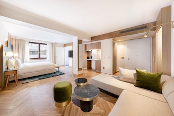 Room, 1 King Bed, Accessible, Kitchenette (Residence)