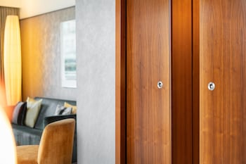 Suite, 1 Double Bed, Corner (Dome View)