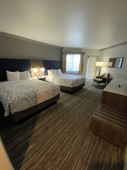 Standard Room, 2 Queen Beds, Non Smoking, Patio