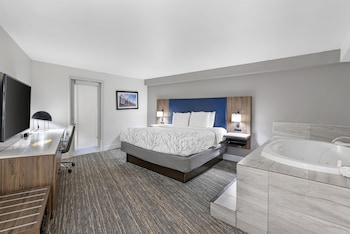 Suite, 1 King Bed, Non Smoking, Patio