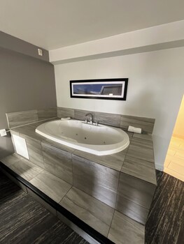 Suite, 1 King Bed, Non Smoking, Patio
