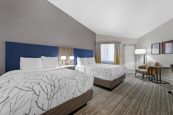 Standard Room, 2 Queen Beds, Balcony, Pool View