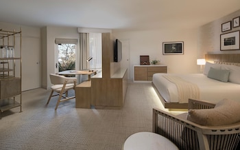 Junior Suite, 1 King Bed, Balcony, Garden View (Garden Junior)