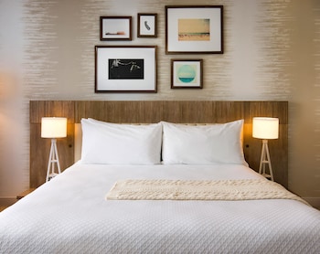 Room, 1 King Bed, Accessible (Hearing)