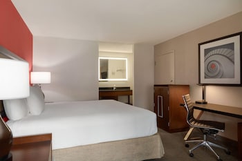 Room, 1 King Bed, Accessible, Non Smoking (Mobility/Hearing, tub w/grab bars)