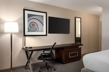 Deluxe Suite, 1 King Bed, Non Smoking (1 Bedroom)