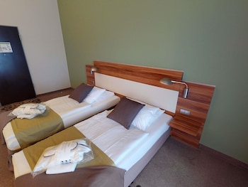 Privilege, Room, 1 Queen Bed
