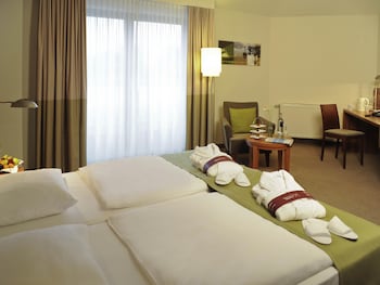 Privilege, Room, 1 Queen Bed, Balcony