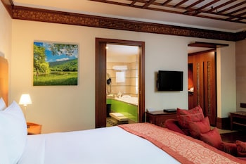 Premium Room, 1 King Bed, Pool View