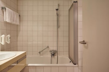 Family Deal (2 rooms next to each other)