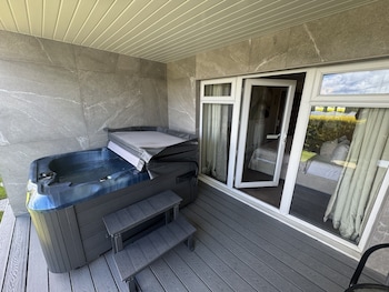Cosy double with Hot Tub