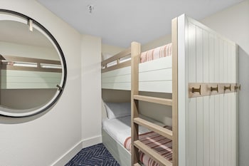 Deluxe Suite, 1 King Bed, Partial View