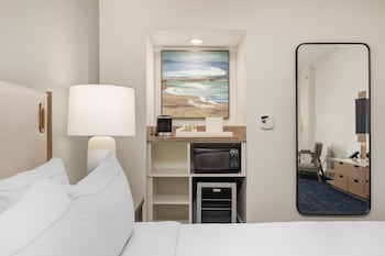 Deluxe Suite, 1 King Bed, Lanai, Resort View