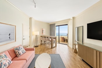 Deluxe Suite, 1 King Bed (1 Bedroom)