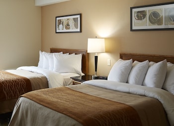Deluxe Room, 2 Queen Beds, Refrigerator & Microwave, Ground Floor