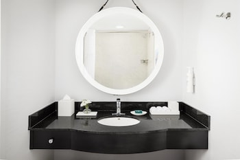 Room, 2 Queen Beds (Charles River View)