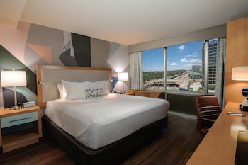 Room, 1 Queen Bed, Non Smoking (Mobility/Hearing Accessible, Tub)