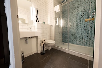 Standard Room, 2 Double Beds, City View (High Floor)