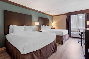 Standard Room, 2 Queen Beds, Refrigerator & Microwave, Courtyard Area