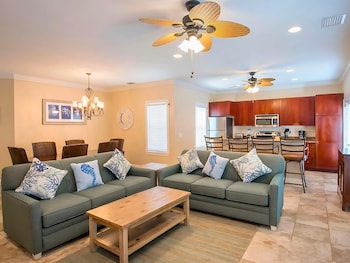 4 Bedroom Home with Pool