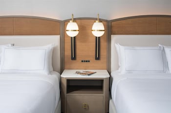 Room, Accessible (Roll-in Shower)