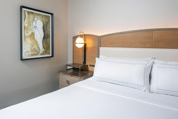 Room, 1 King Bed, Accessible (Roll-in Shower)