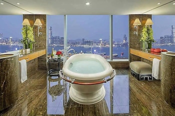 Suite (Tamar)