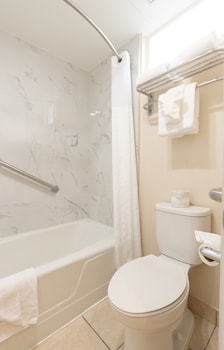 Standard Room, 1 Queen Bed Upstairs (1 Queen Bed Nonsmoking)